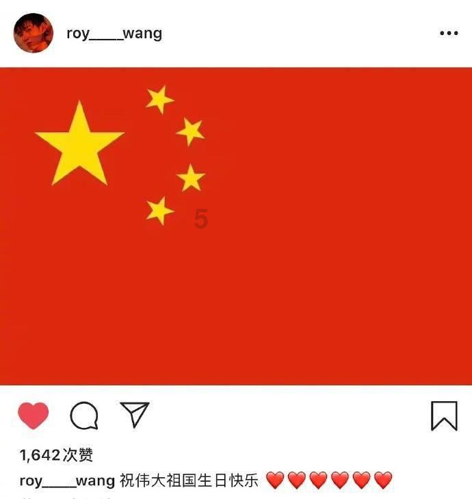 被弃养的狗狗宁愿受冻，也不进好心人搭的狗窝，因为看不到主人